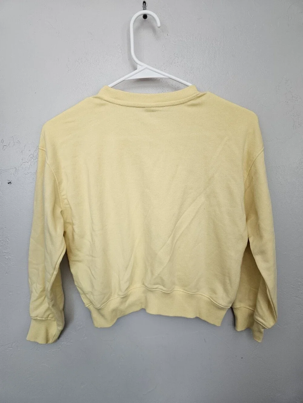 Old Navy Pale Yellow Butterfly Crewneck Sweatshirt Girls Medium 8 Long Sleeve